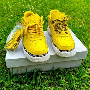 Air Force 1 '07 SE PRM - Neon/Yellow - Women's Size 8.5
